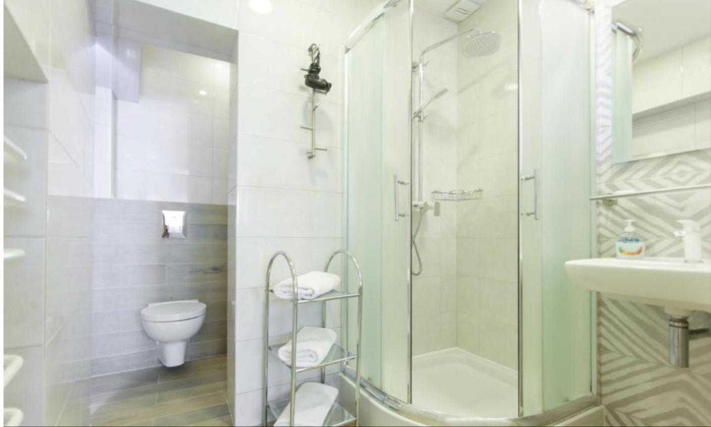 Villa Anna - Noclegi Rooms - Free Parking, Taras, 1500M Do Starowki — Photos 3