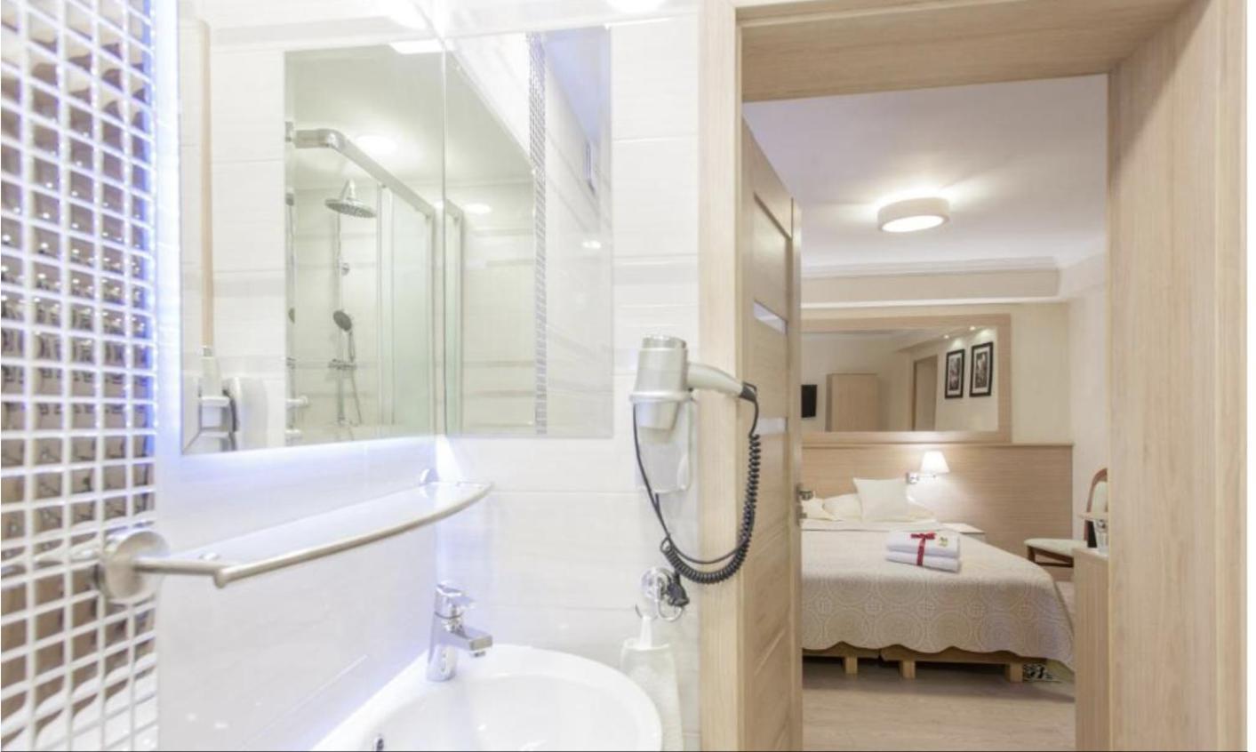 Villa Anna - Noclegi Rooms - Free Parking, Taras, 1500M Do Starowki — Photos 1